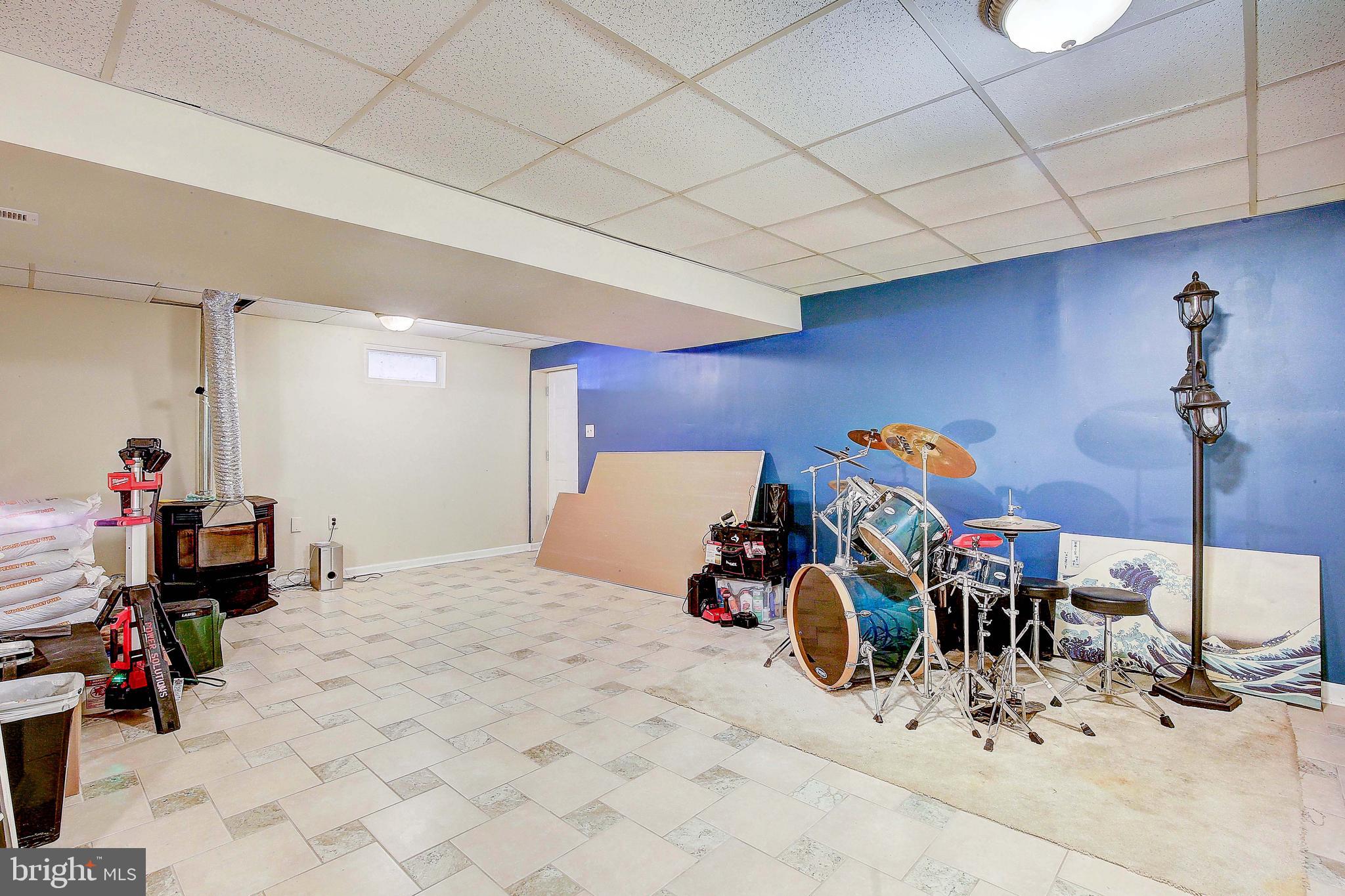 342 Metropolitan Boulevard Pasadena, MD 21122 - Photo 28 of 47 a bed room with a bed and a table