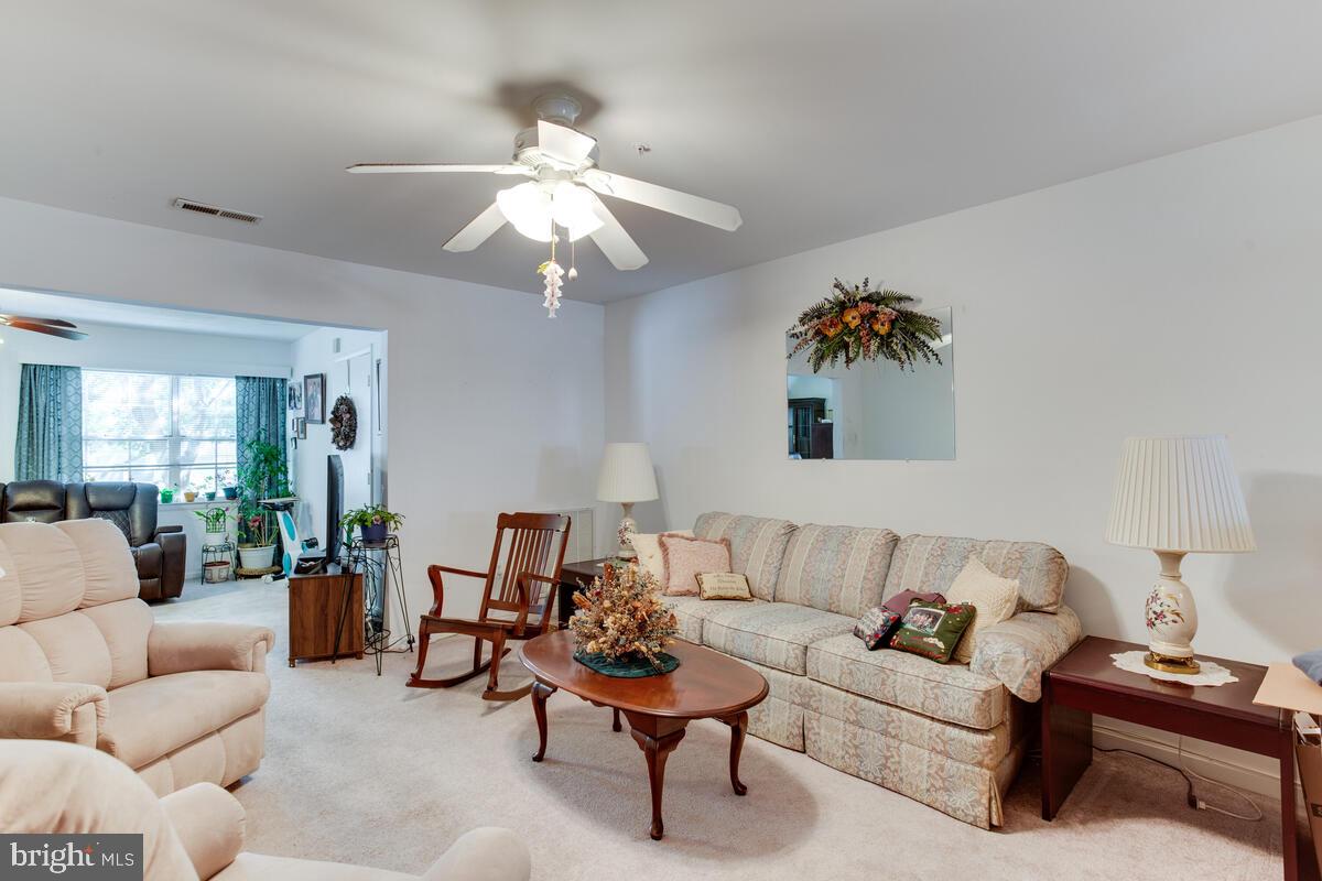 9276 Cherry Lane, Unit 87 Laurel, MD 20708 - Photo 5 of 19 Living Room