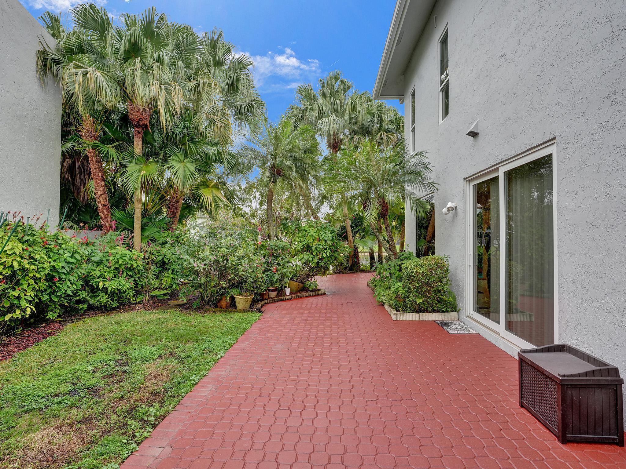 17288 Hampton Boulevard Boca Raton, FL 33496 - Photo 20 of 36 Zero Lot Line Yard
