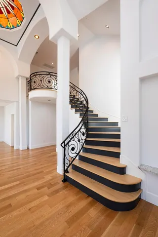 a view of a yard with a tree