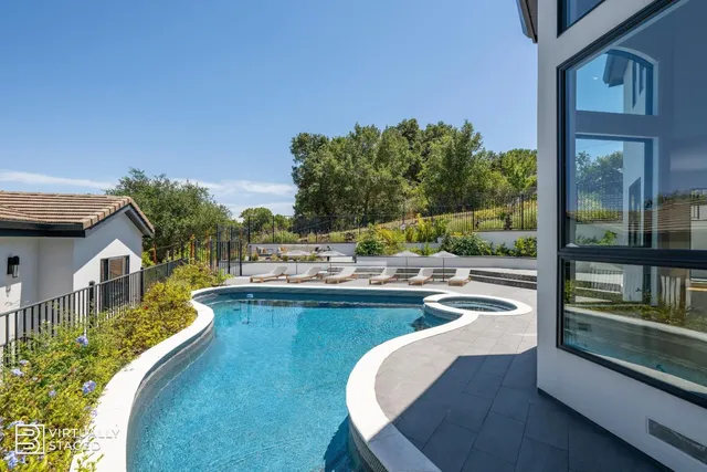 $8,800,000 | 333 Raymundo Drive, Woodside, CA 94062