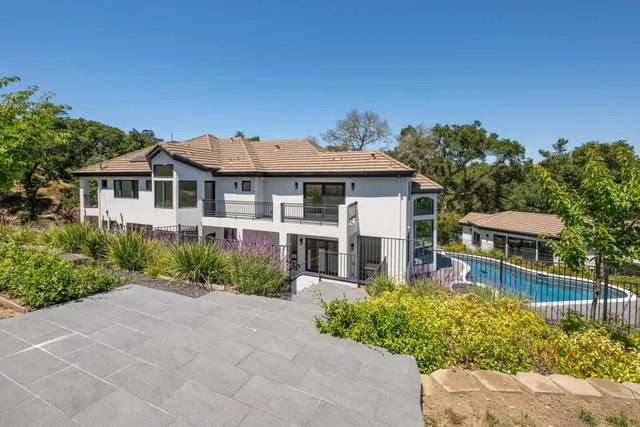 $8,800,000 | 333 Raymundo Drive, Woodside, CA 94062
