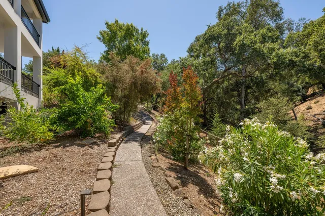 $8,800,000 | 333 Raymundo Drive, Woodside, CA 94062