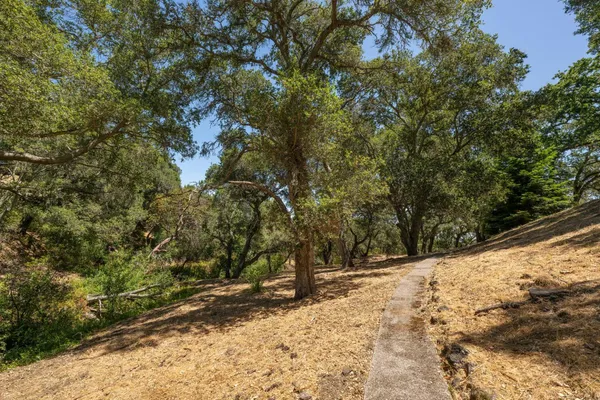$8,800,000 | 333 Raymundo Drive, Woodside, CA 94062