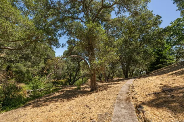 $8,800,000 | 333 Raymundo Drive, Woodside, CA 94062