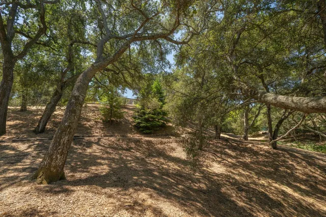 $8,800,000 | 333 Raymundo Drive, Woodside, CA 94062