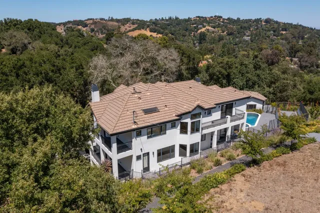 $8,800,000 | 333 Raymundo Drive, Woodside, CA 94062
