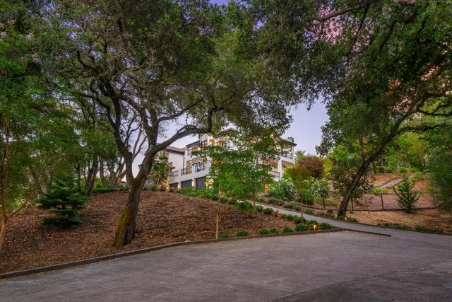 $8,800,000 | 333 Raymundo Drive, Woodside, CA 94062
