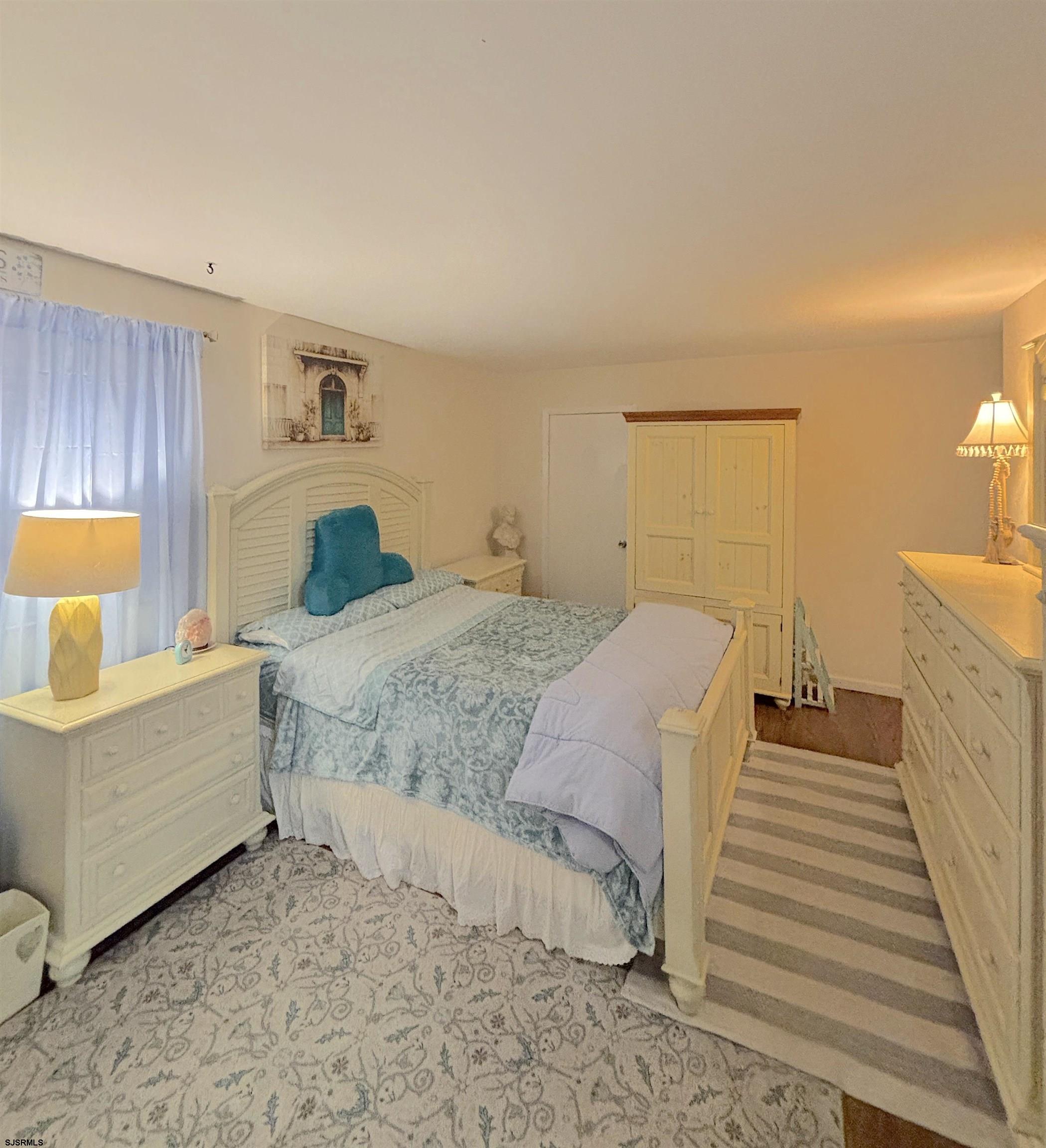 407 Mason Run, Unit 407 Clementon, NJ 08021 - Photo 15 of 22 a spacious bedroom with a bed and a lamp on table