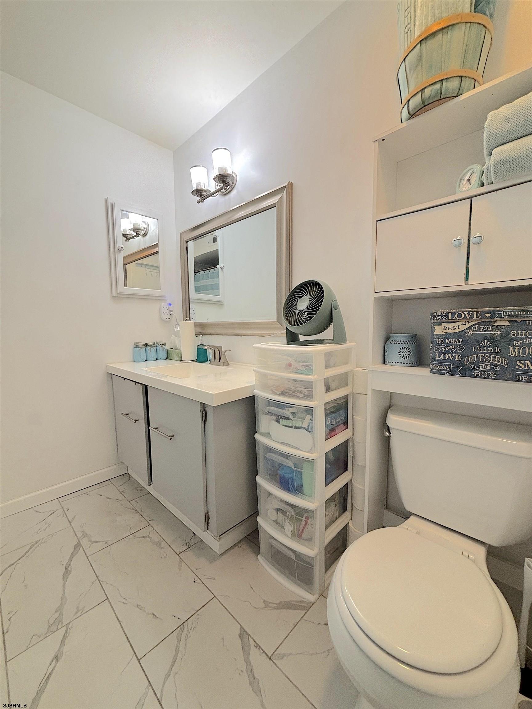 407 Mason Run, Unit 407 Clementon, NJ 08021 - Photo 17 of 22 a bathroom with a toilet sink and mirror