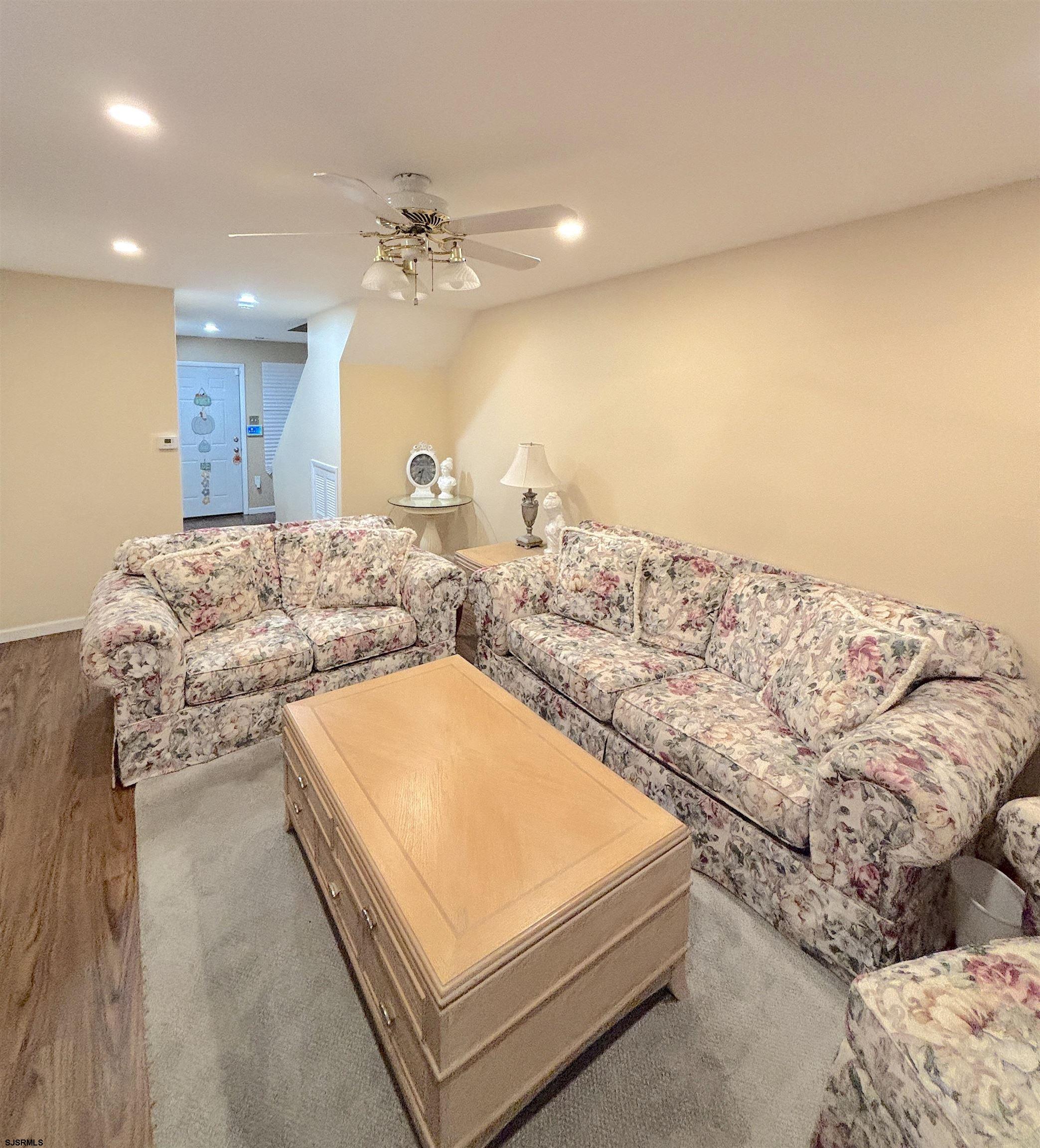 407 Mason Run, Unit 407 Clementon, NJ 08021 - Photo 9 of 22 a living room with a bed