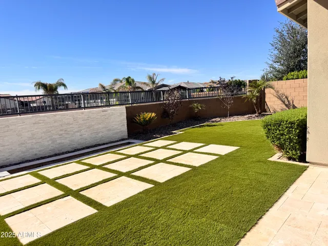 a view of a livingroom with closet