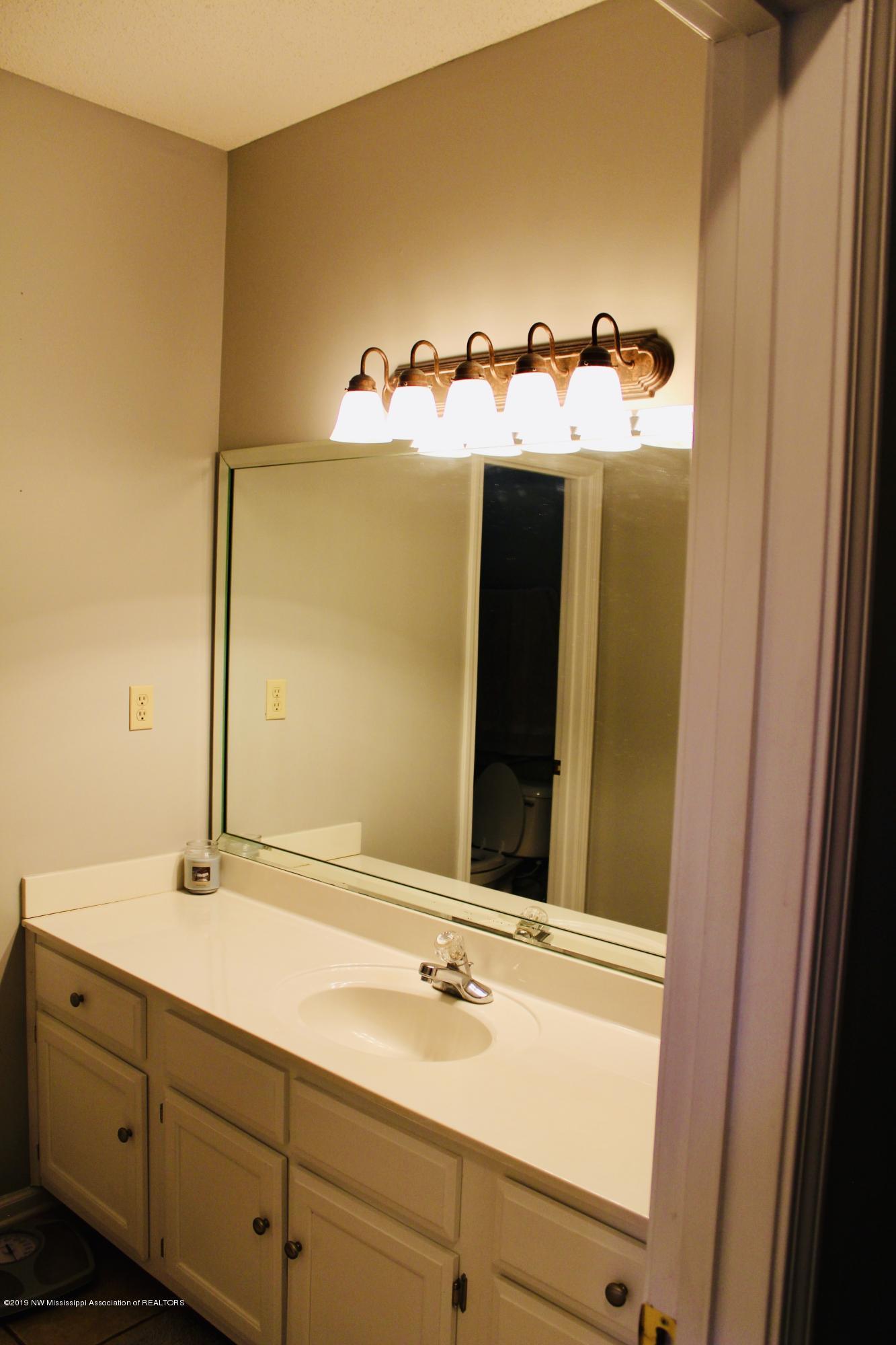 1912 Tulane Road Hernando, MS 38632 - Photo 20 of 31 Common Bathroom