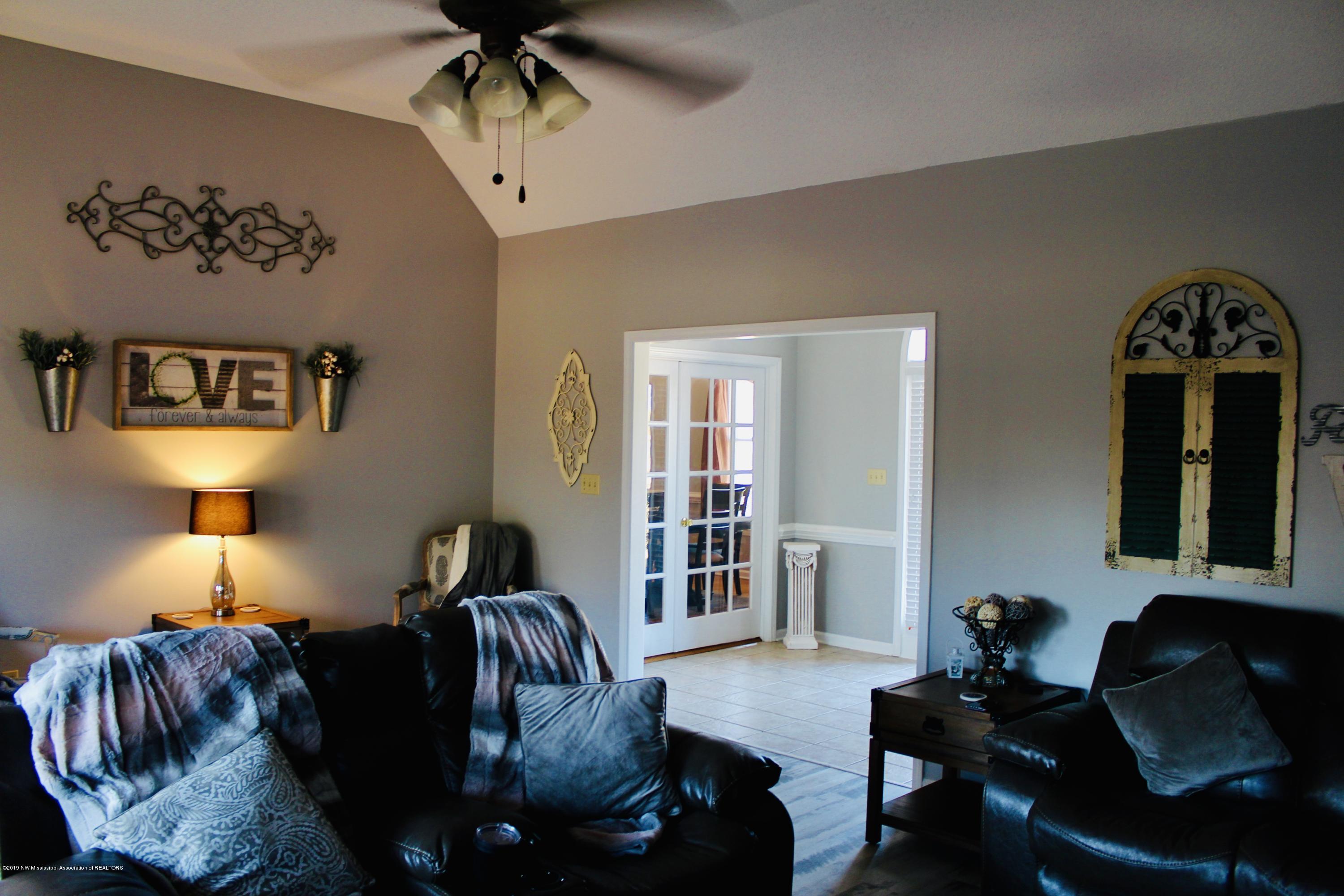 1912 Tulane Road Hernando, MS 38632 - Photo 2 of 31 Living/Entry