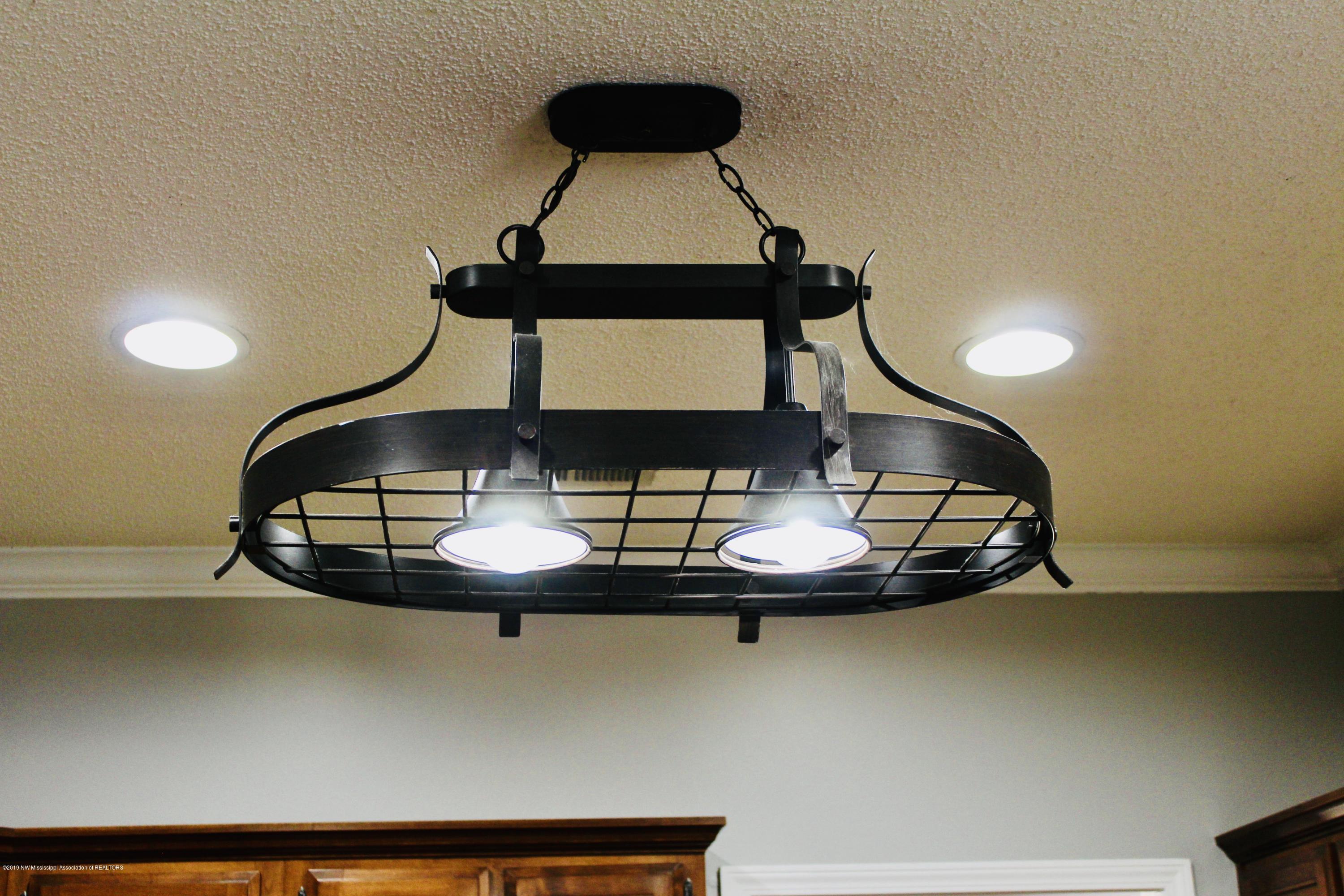 1912 Tulane Road Hernando, MS 38632 - Photo 10 of 31 Kitchen Lights