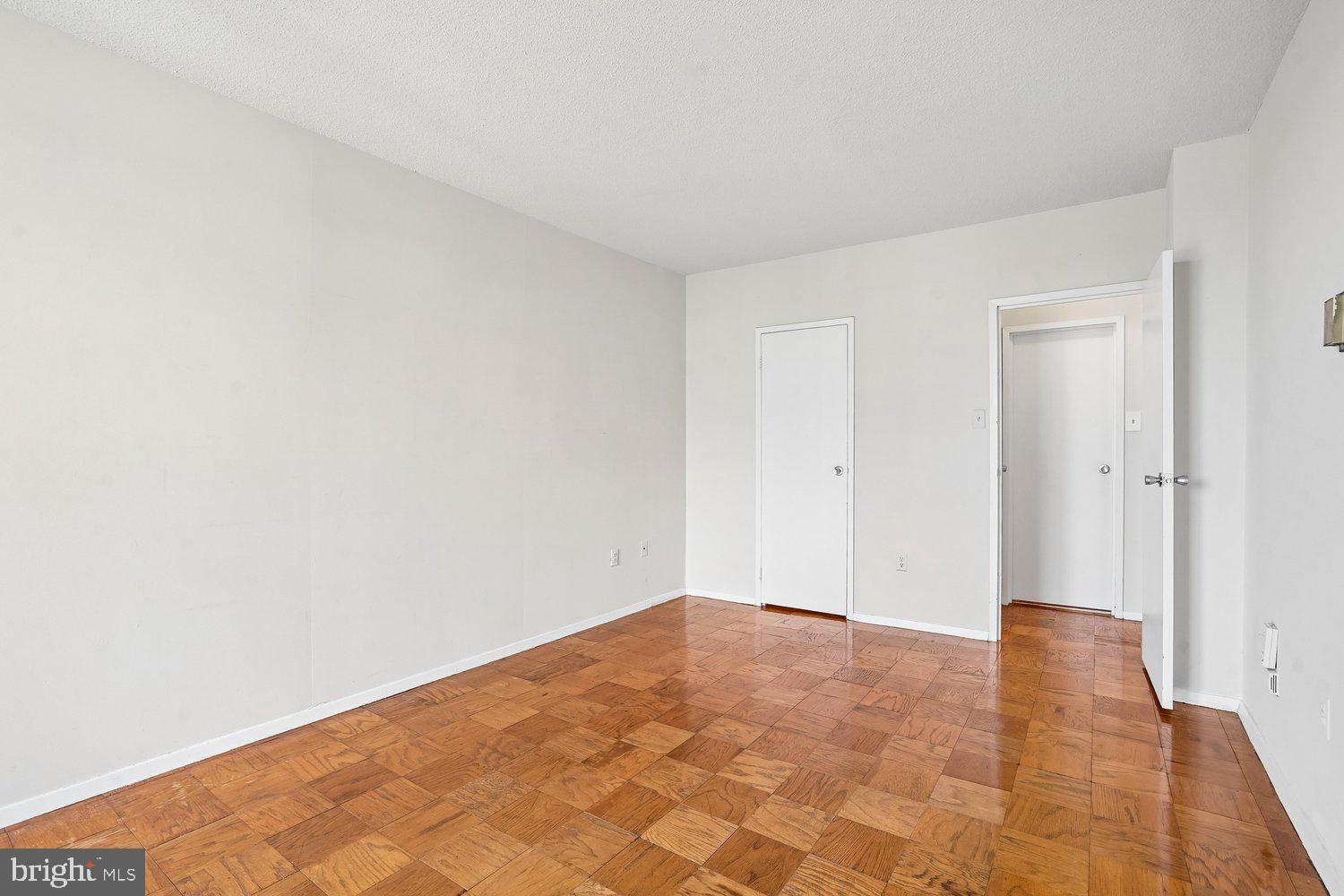 4141 North Henderson Road, Unit 904 Arlington, VA 22203 - Photo 22 of 46 Bedroom