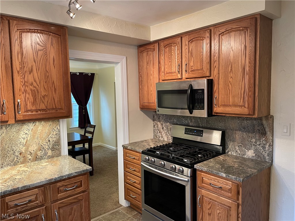 2393 Channing Road Cleveland, OH 44118 - Photo 9 of 28