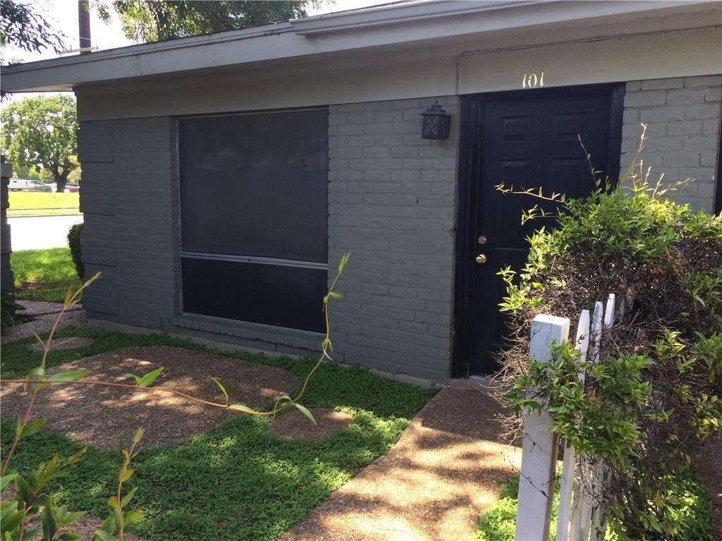 602 West 51st Street, Unit 101 Austin, TX 78751 - Photo 2 of 16 a backyard of a house