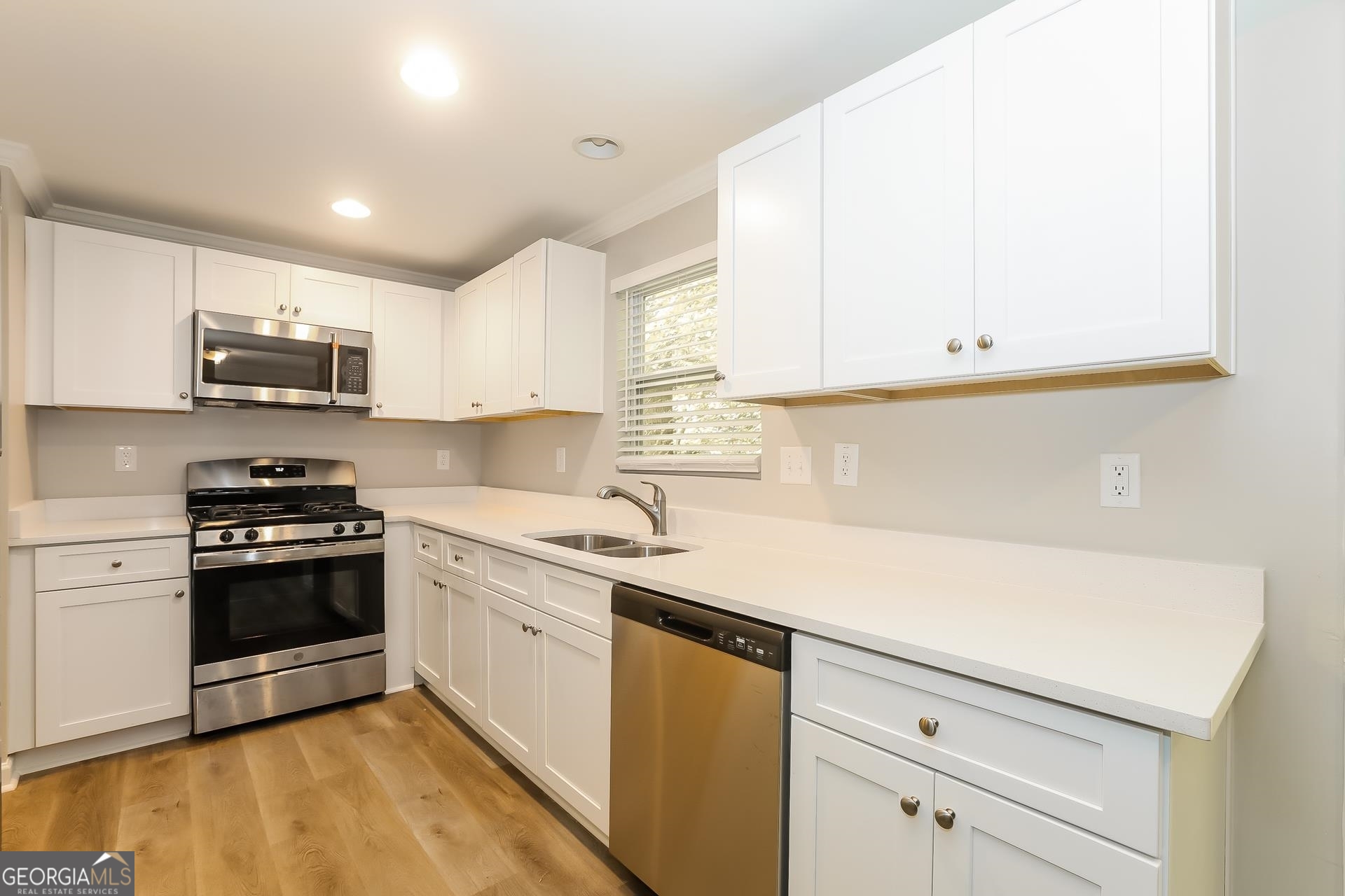 694 Stoneside Drive Stone Mountain, GA 30083 - Photo 7 of 18