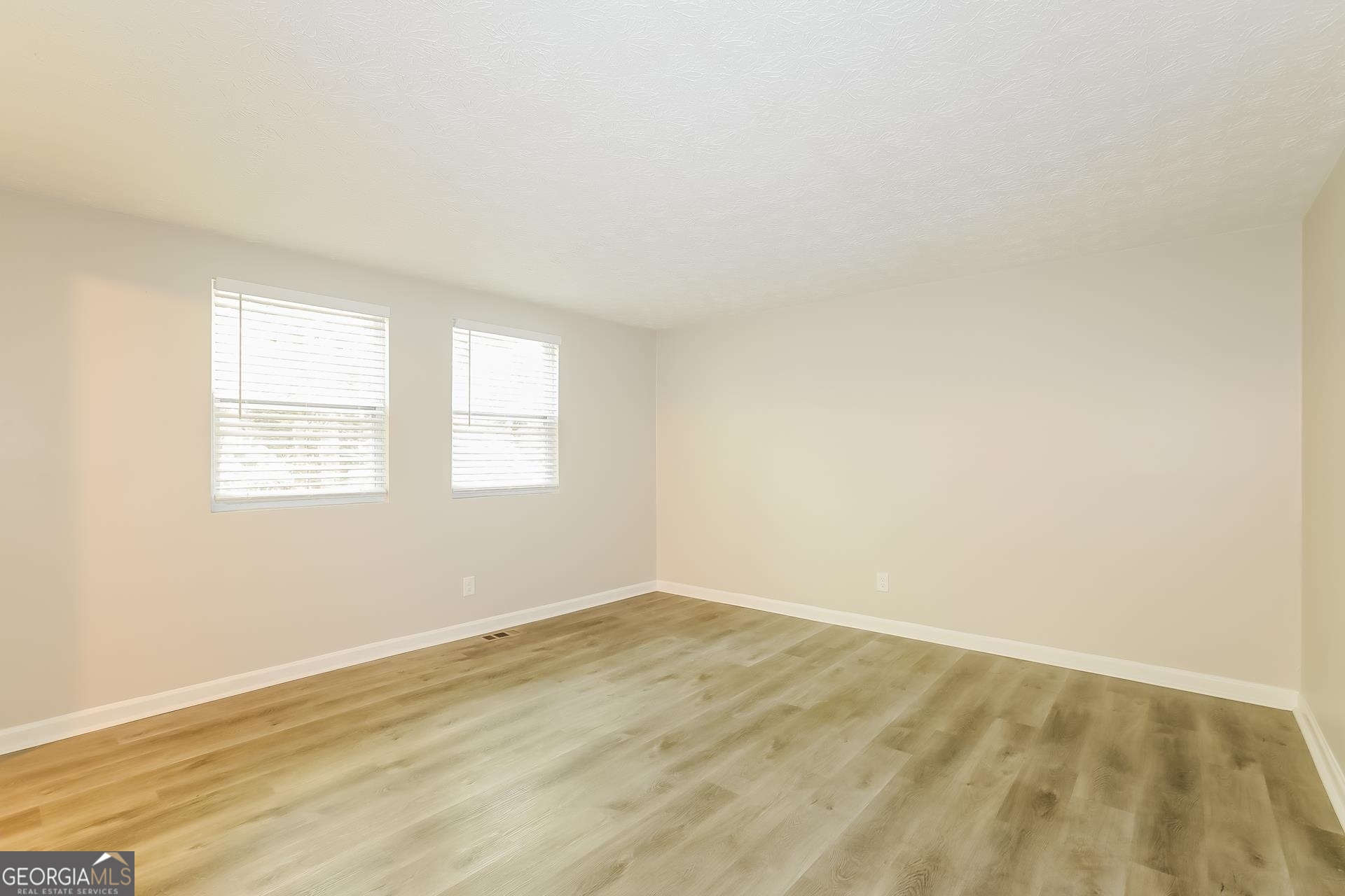 694 Stoneside Drive Stone Mountain, GA 30083 - Photo 9 of 18