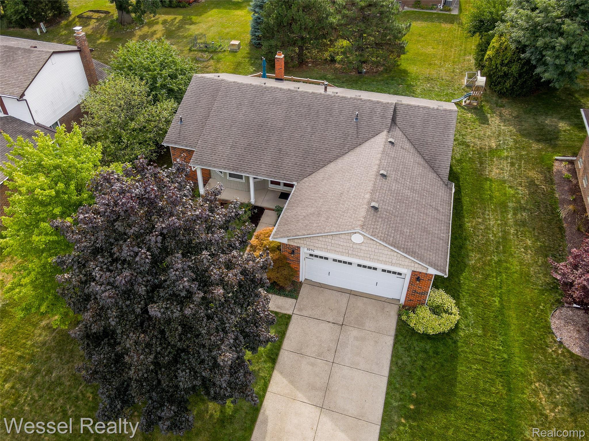 2096 Winchester Road Rochester, MI 48307 - Photo 3 of 41 winchester-003.jpg