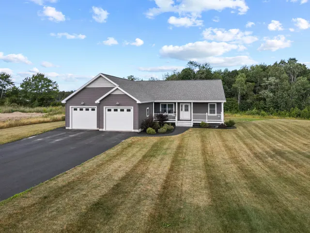 $549,900 | 204 Edenfield Drive, Hermon, ME 04401