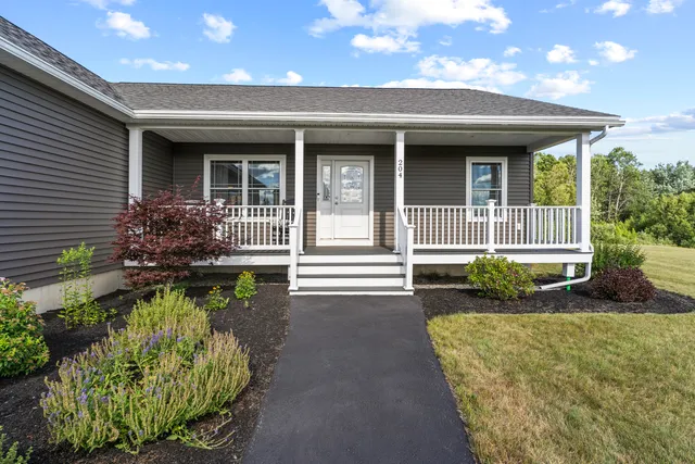 $549,900 | 204 Edenfield Drive, Hermon, ME 04401