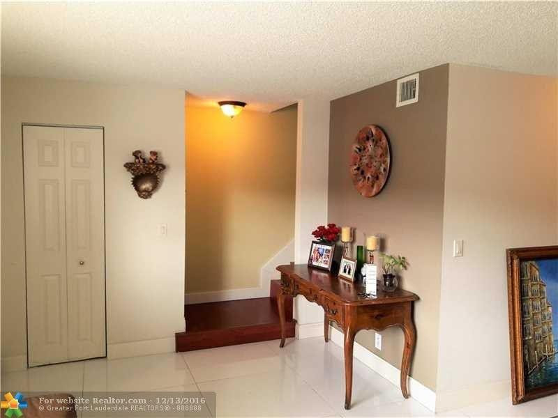 3316 Quail Close, Unit 21 Pompano Beach, FL 33064 - Photo 6 of 13 a room with a table and a chair