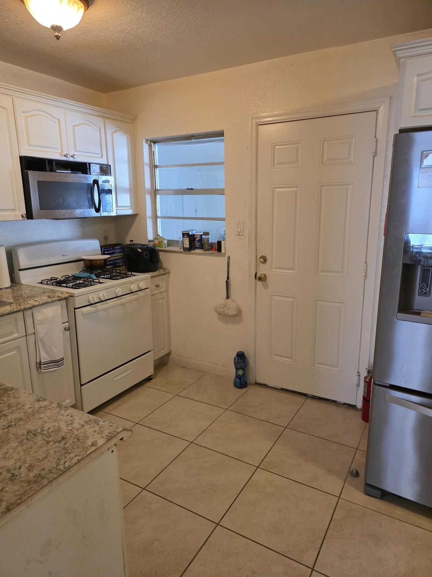 7 Miller Road Palm Springs, FL 33461 - Photo 5 of 11 20260411_162211