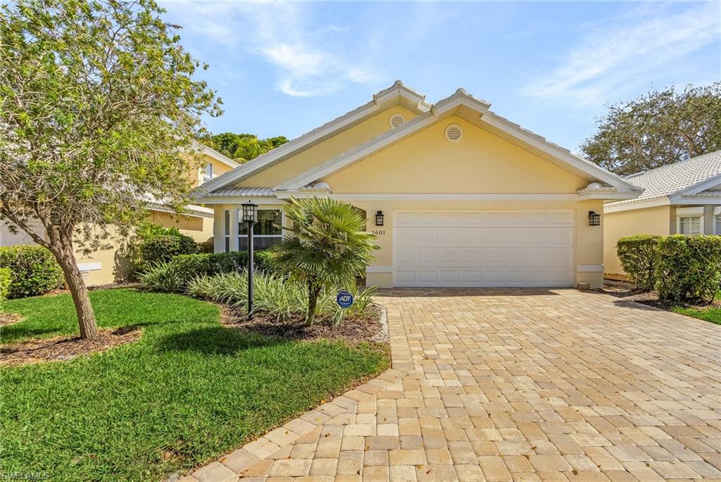 1601 Weybridge Circle, Unit 11 Naples, FL 34110 - Photo 24 of 34 a view of backyard of the house