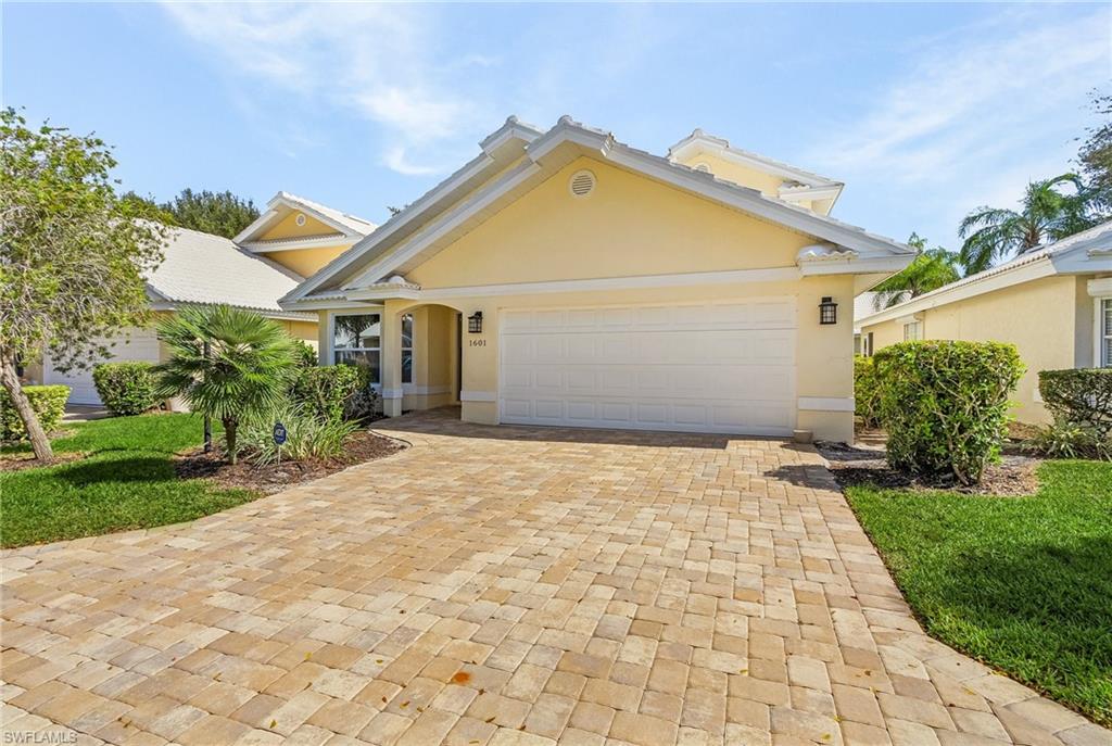 1601 Weybridge Circle, Unit 11 Naples, FL 34110 - Photo 25 of 34 a view of backyard of the house