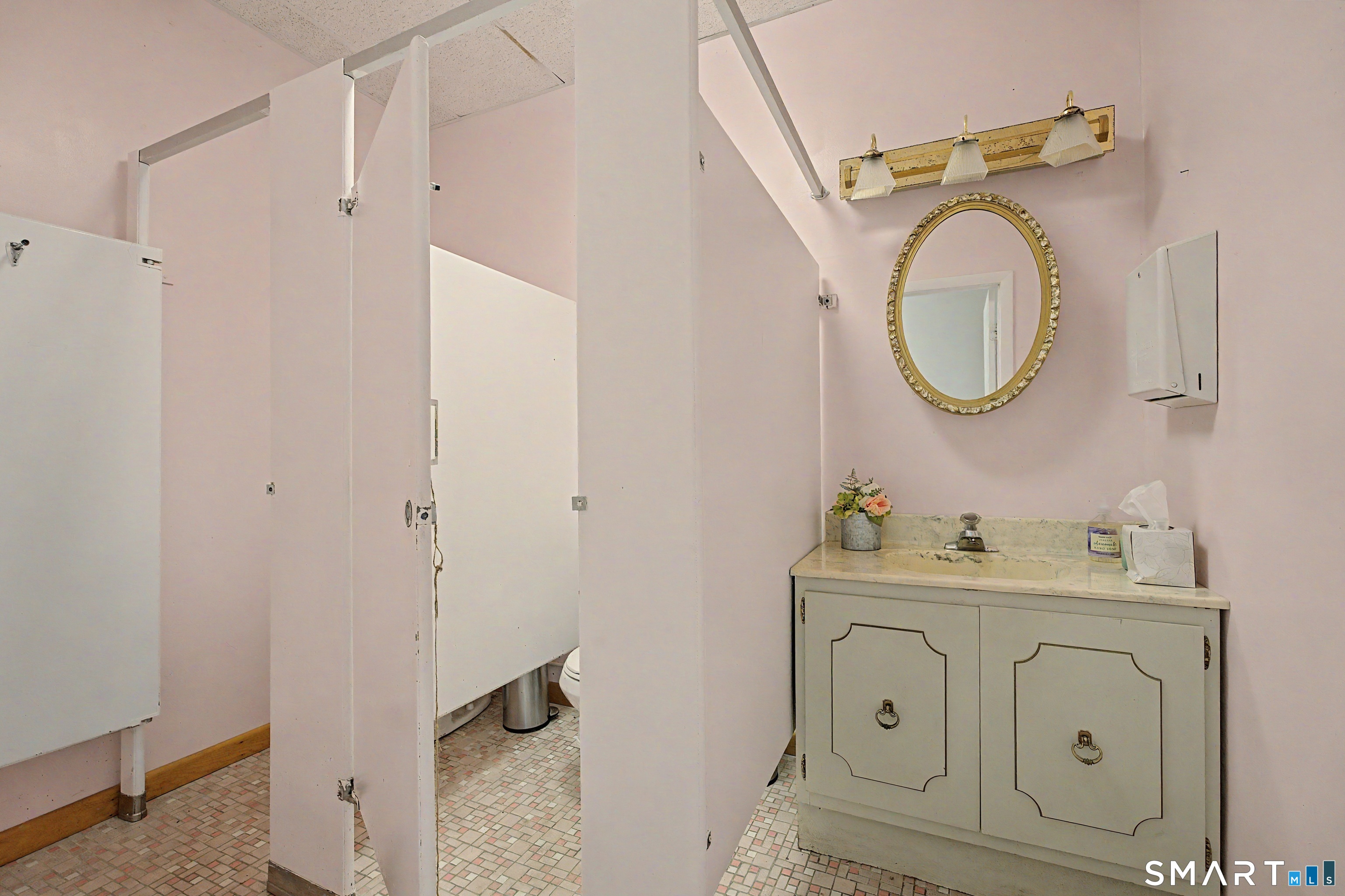 505 Old Colchester Road Montville, CT 06382 - Photo 11 of 31