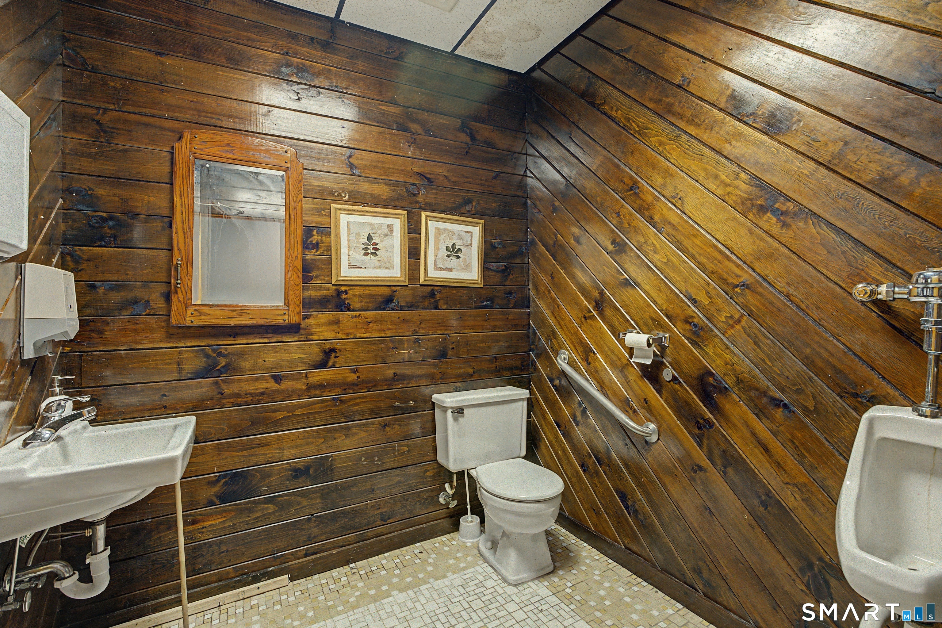 505 Old Colchester Road Montville, CT 06382 - Photo 18 of 31