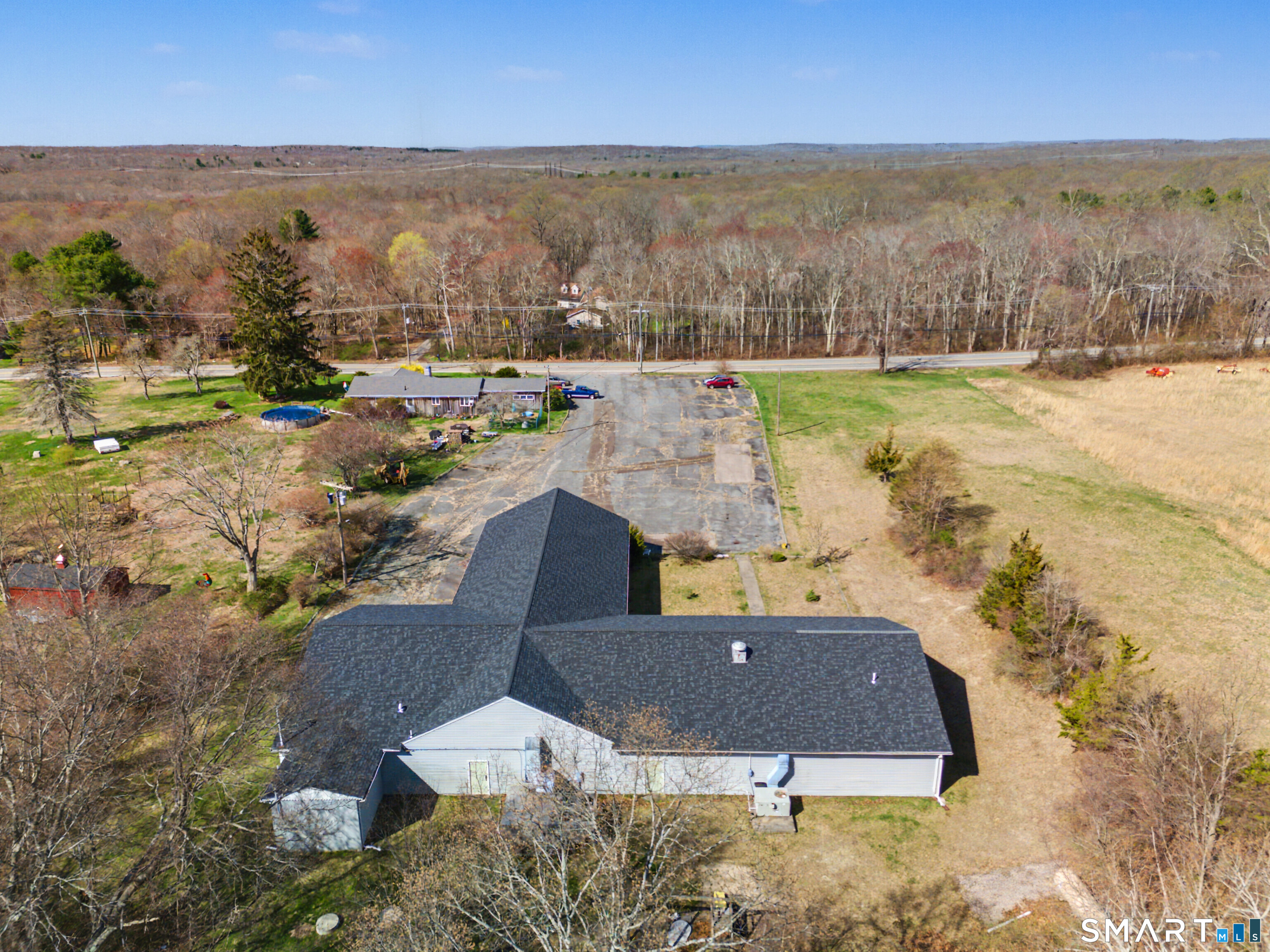 505 Old Colchester Road Montville, CT 06382 - Photo 2 of 31