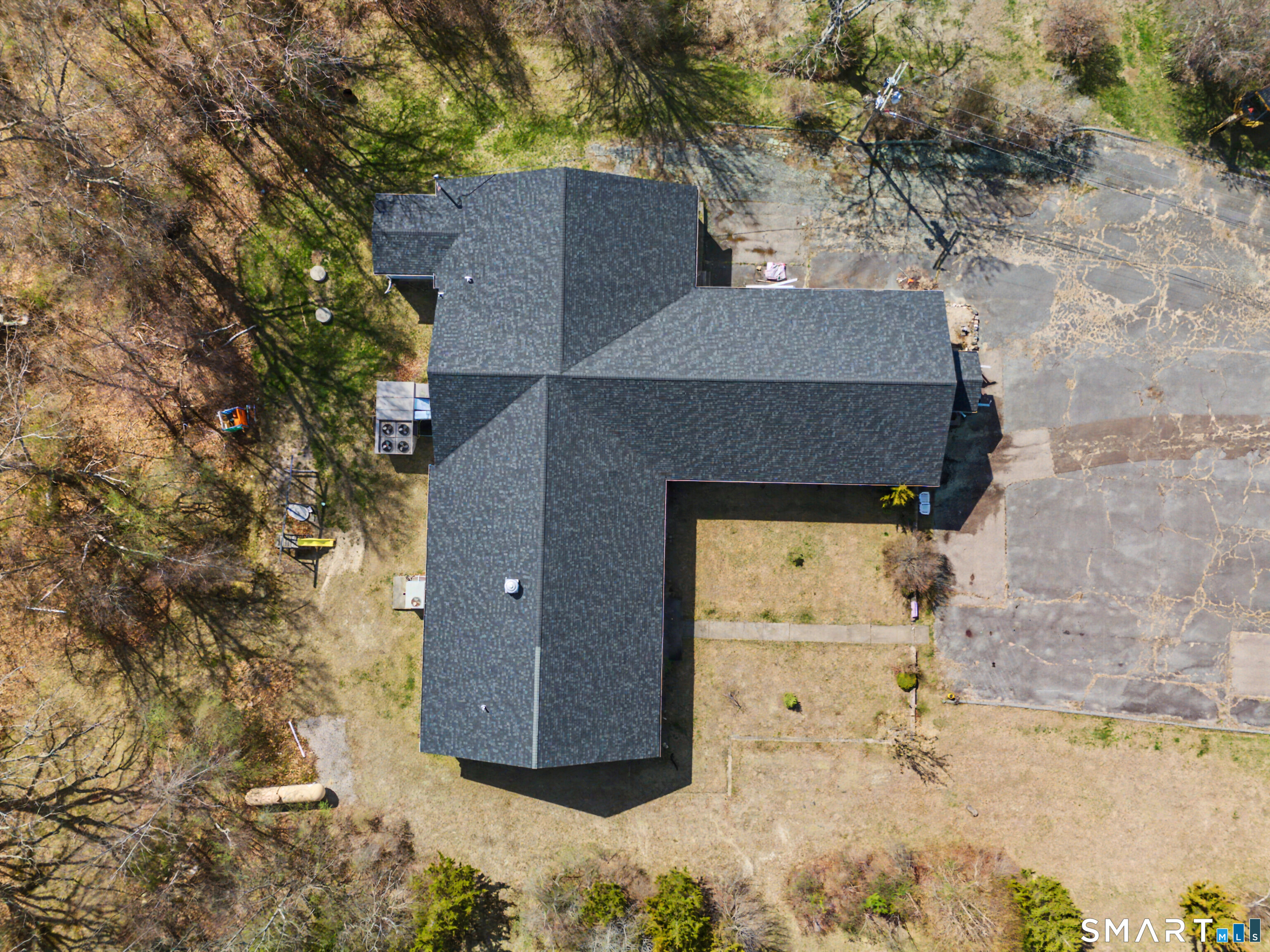 505 Old Colchester Road Montville, CT 06382 - Photo 4 of 31