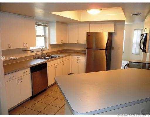 10410 Islander Drive Boca Raton, FL 33498 - Photo 3 of 32