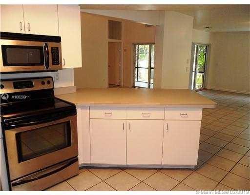 10410 Islander Drive Boca Raton, FL 33498 - Photo 7 of 32