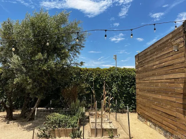 $595,000 | 100 Valle De Guadalupe, Sanger, CA 93657