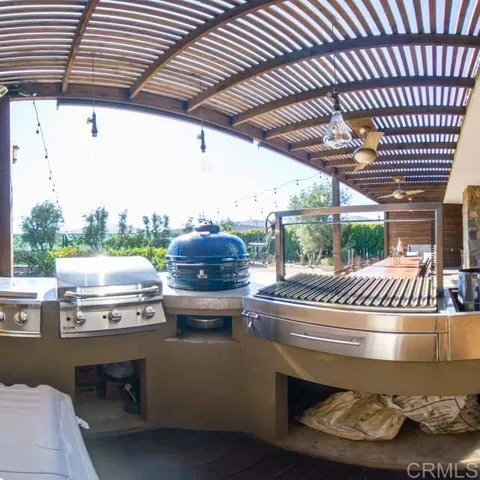 $595,000 | 100 Valle De Guadalupe, Sanger, CA 93657