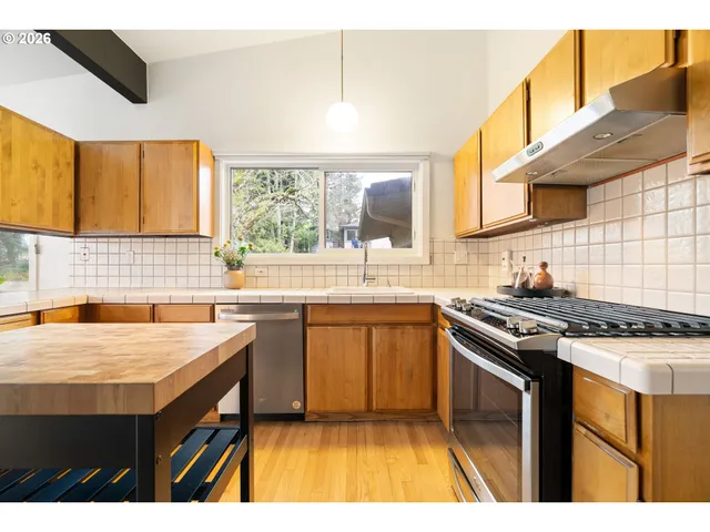 $989,000 | 7323 Southwest 24th Avenue, Portland, OR 97219