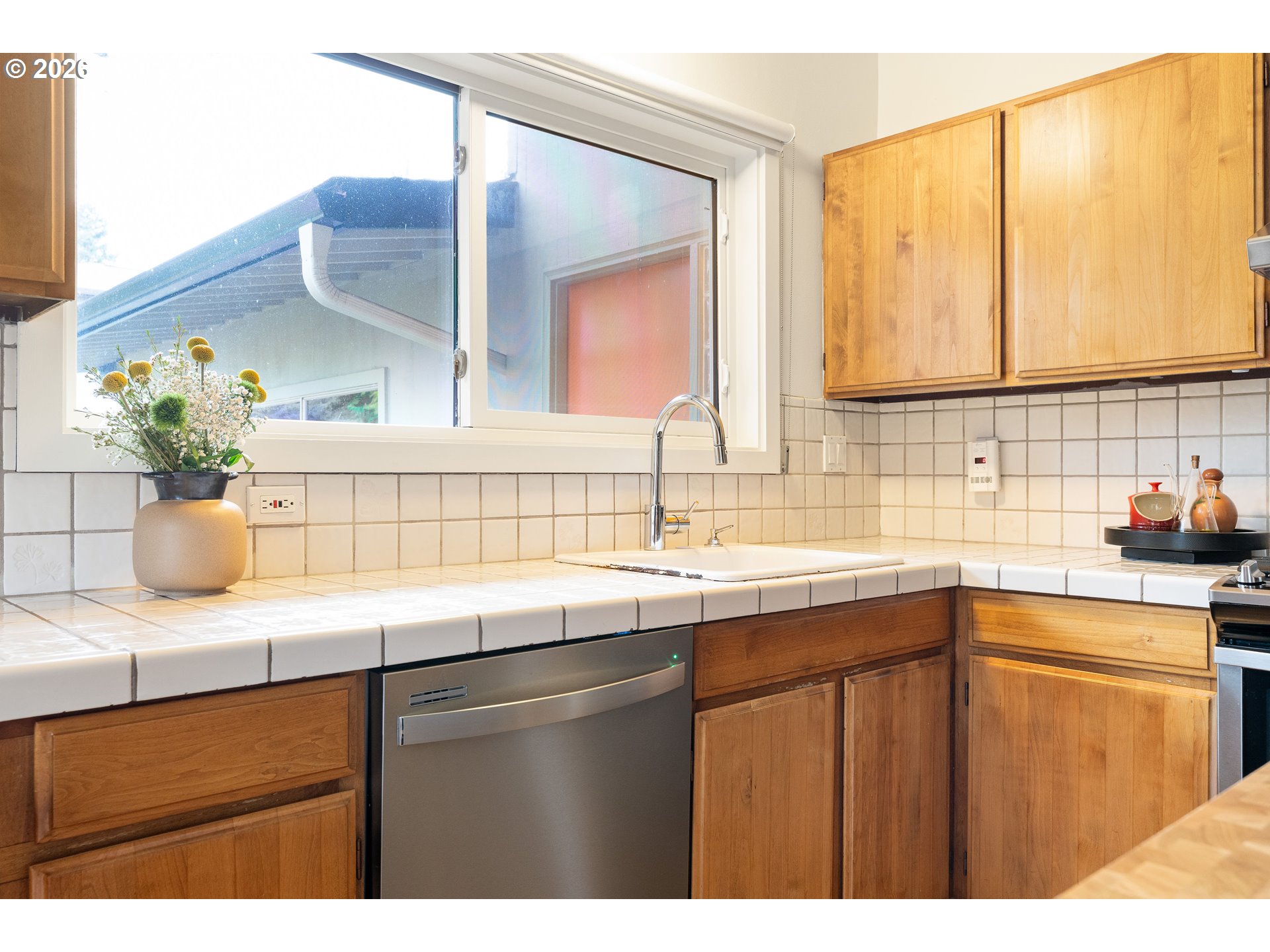 7323 Southwest 24th Avenue Portland, OR 97219 - Photo 12 of 47