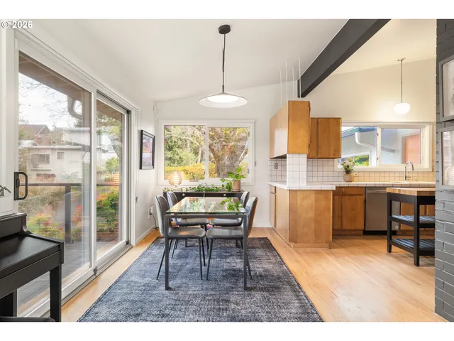 $989,000 | 7323 Southwest 24th Avenue, Portland, OR 97219