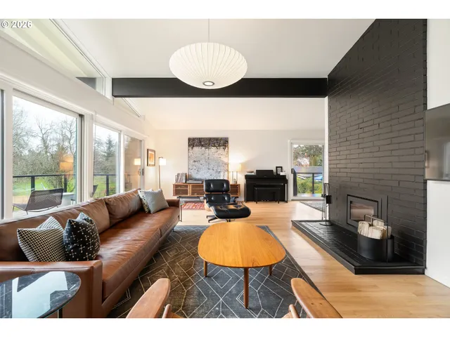 $989,000 | 7323 Southwest 24th Avenue, Portland, OR 97219