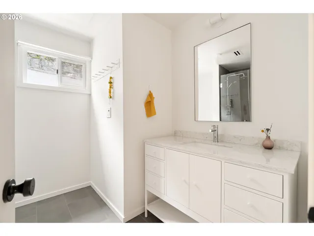 $989,000 | 7323 Southwest 24th Avenue, Portland, OR 97219