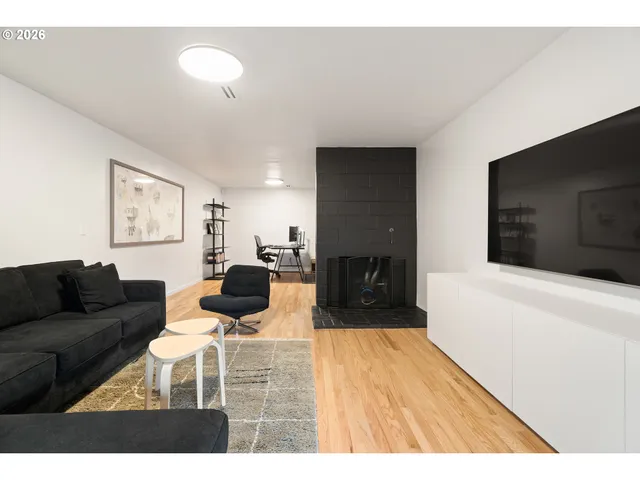 $989,000 | 7323 Southwest 24th Avenue, Portland, OR 97219