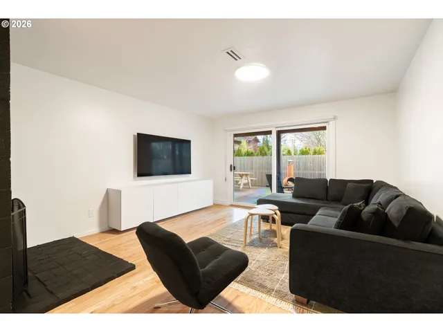 $989,000 | 7323 Southwest 24th Avenue, Portland, OR 97219