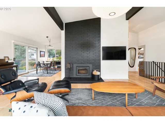 $989,000 | 7323 Southwest 24th Avenue, Portland, OR 97219