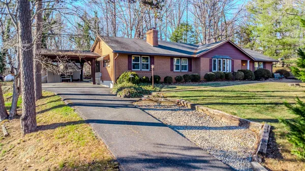 $345,000 | 2122 Laurel Lane, Altavista, VA 24517