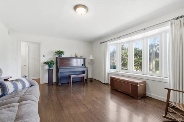 $345,000 | 2122 Laurel Lane, Altavista, VA 24517