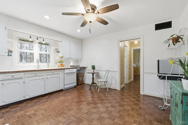 $345,000 | 2122 Laurel Lane, Altavista, VA 24517